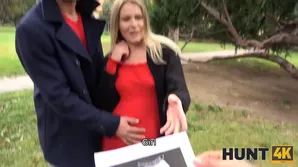 A blonde with tattoos agreed to sex for