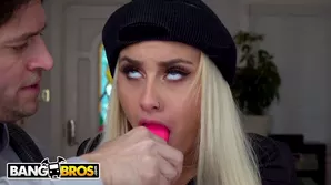 Rubia's voluptuous buttocks enjoy some