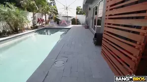 Beautiful Daphne's big ass in public