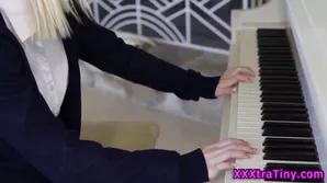 Teen girl gets hardcore fingering by her