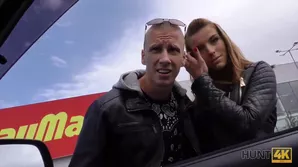 A girl shook her ass for money and