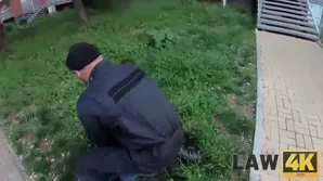 Adele Unicorn distracted the policeman