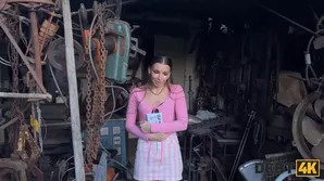 Arina tried to avoid shadow on her face