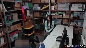 A security guard caught thieves and they