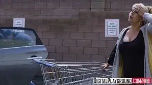 Blonde whore Trisha Parks gets her pussy