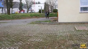 Broke cam girl Cindy Shine fucks with