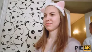 A peculiar girl with Albinos' eyes gets