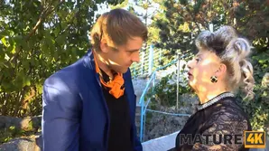 A mature countess got fucked by a young