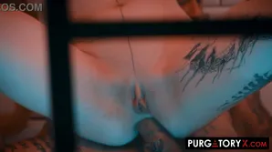 Horny tattooed bitch Eden Ivy gets her